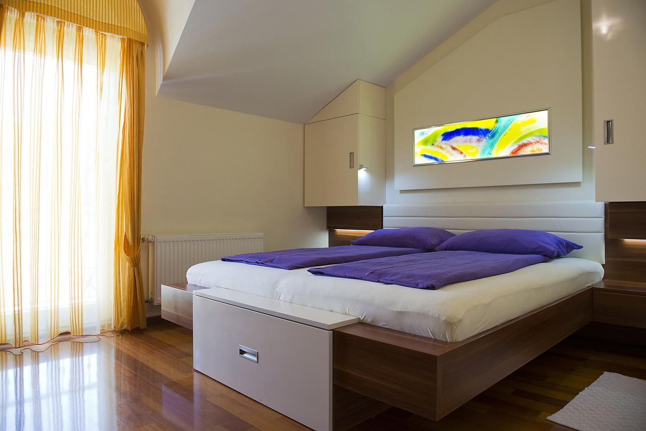 Pansion Maestral Hotel โนวีวีโนดอลสกี ภายนอก รูปภาพ