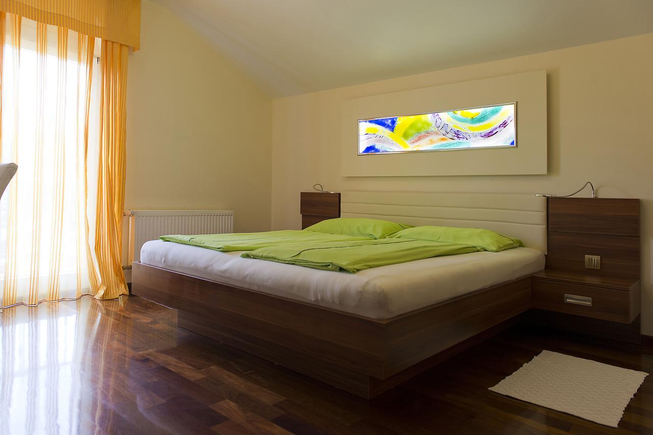 Pansion Maestral Hotel โนวีวีโนดอลสกี ภายนอก รูปภาพ