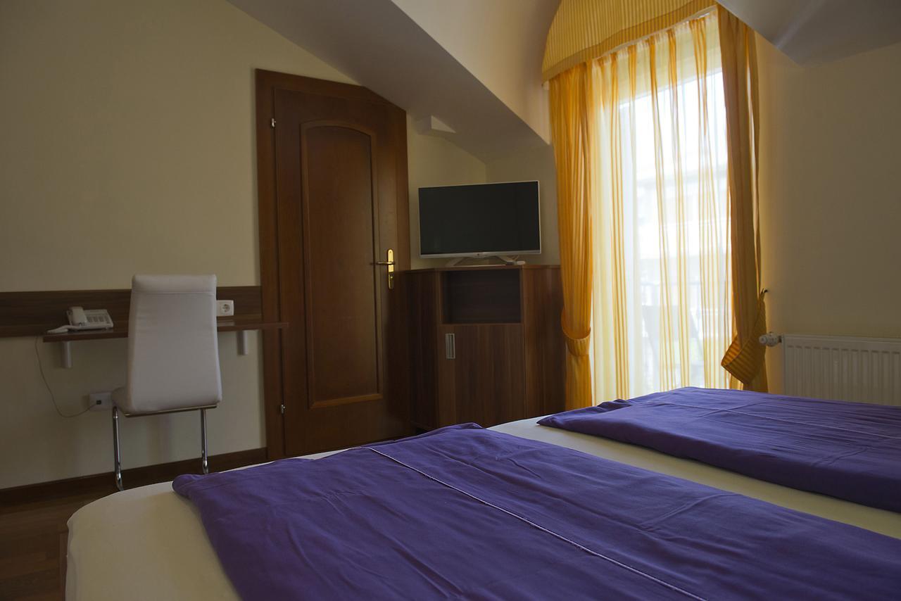 Pansion Maestral Hotel โนวีวีโนดอลสกี ภายนอก รูปภาพ